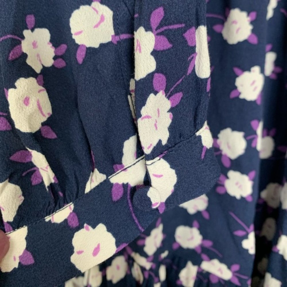Tie-neck tiered dress in scattered peony print - Picture 7 of 13